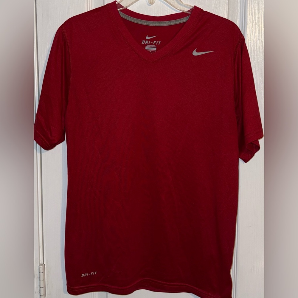 Nike Dri-FIT Red Athletic Training Shirt Size M